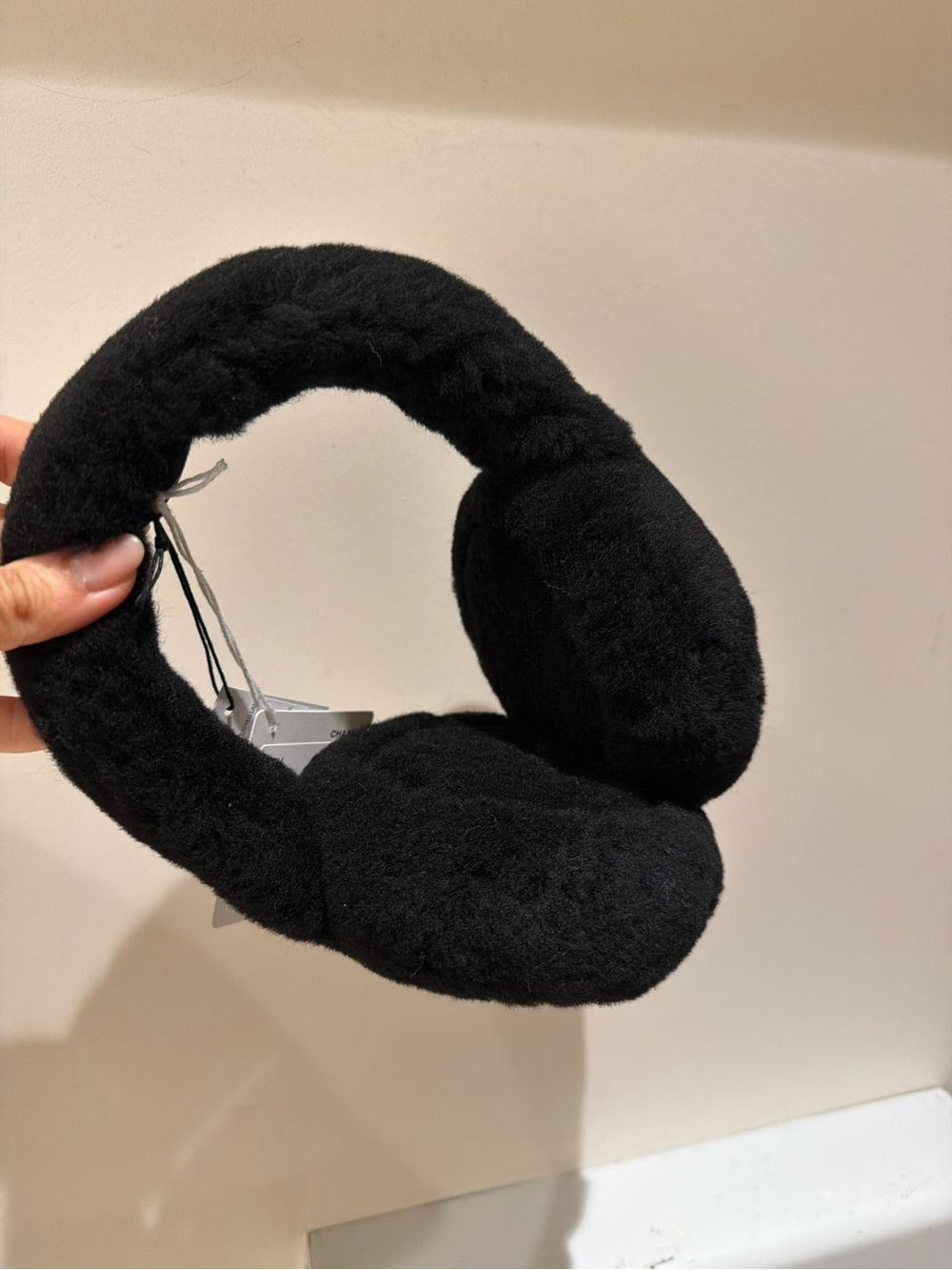 Chanel earmuffs - Picture 3 of 4